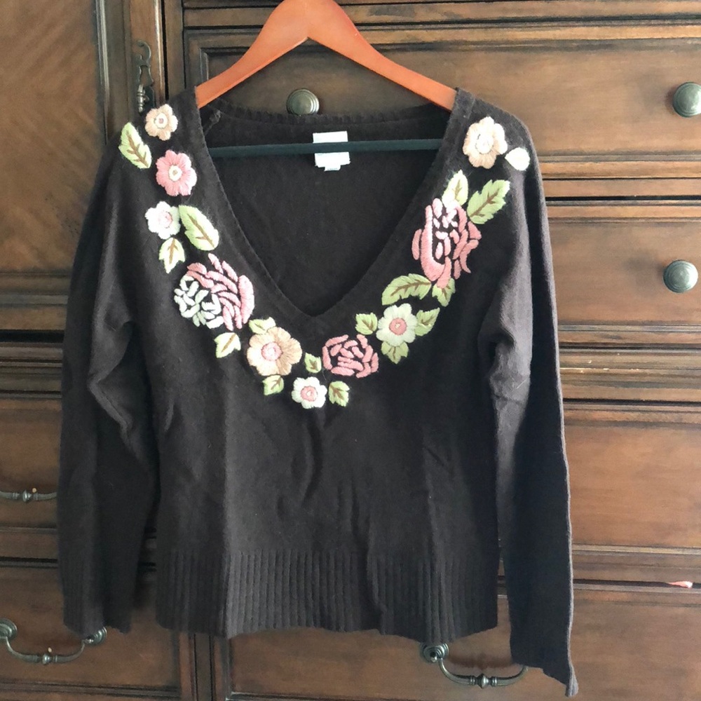 Garnet Hill embroidered sweater Sz M